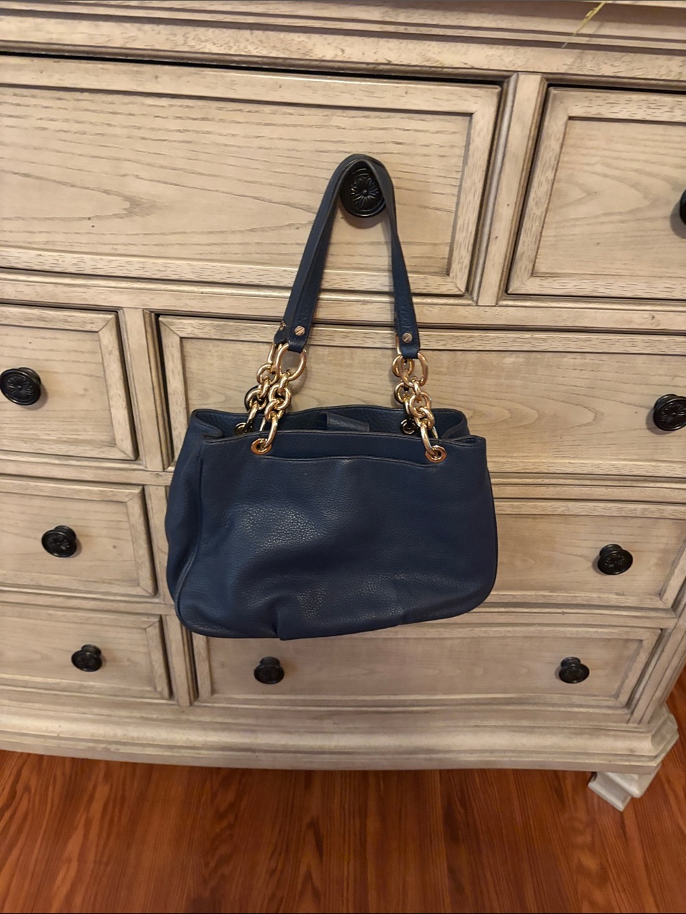 Michael Kors Navy Pebbled Leather Shoulder Bag with Gold Hardware - Picture 2 of 6